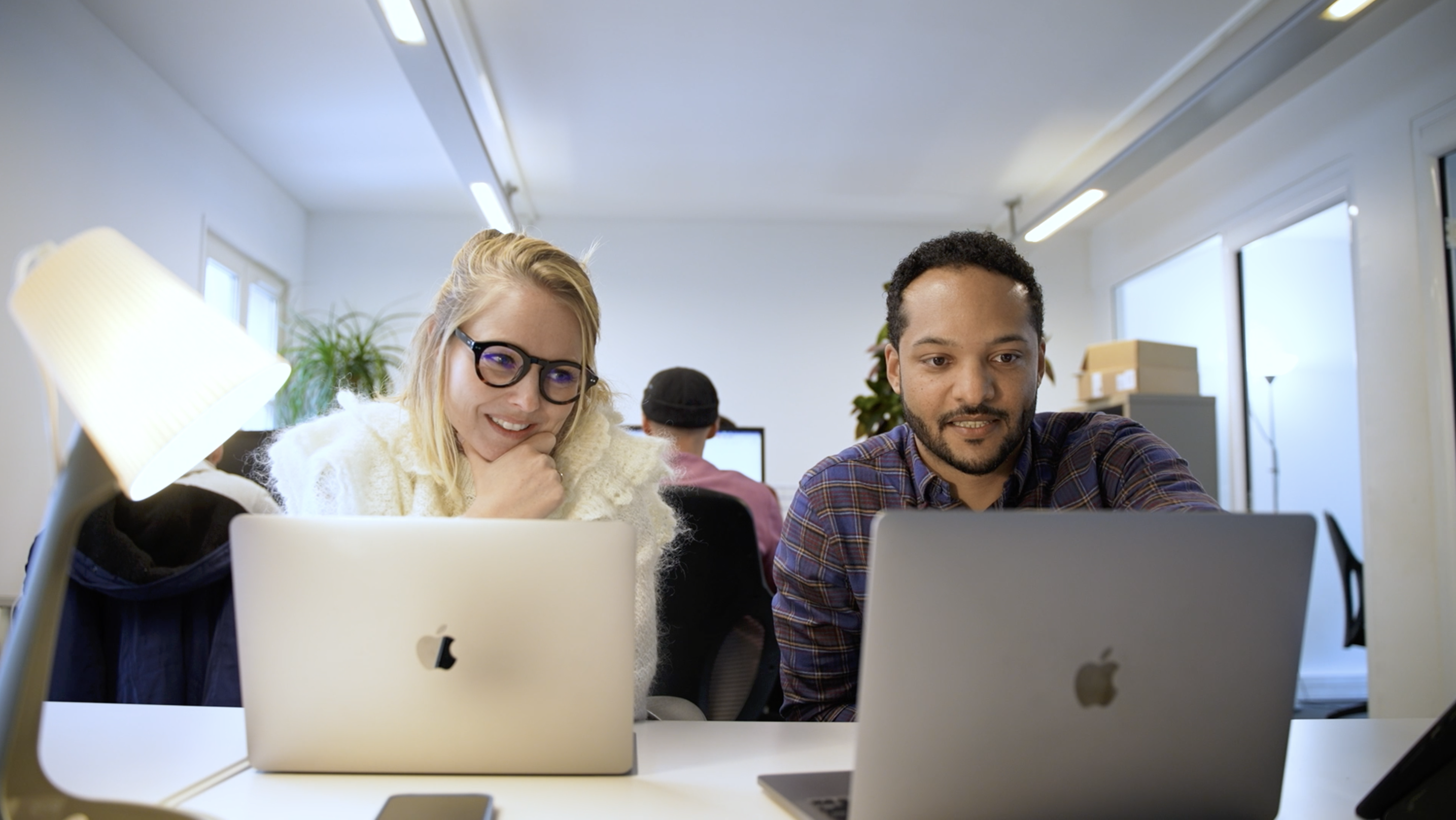 Anne-Sophie Vasseur and Bakari Sumaila, respectively CEO and CTO of Javelo are attending a videoconference call related to their migration from Heroku to AWS.
